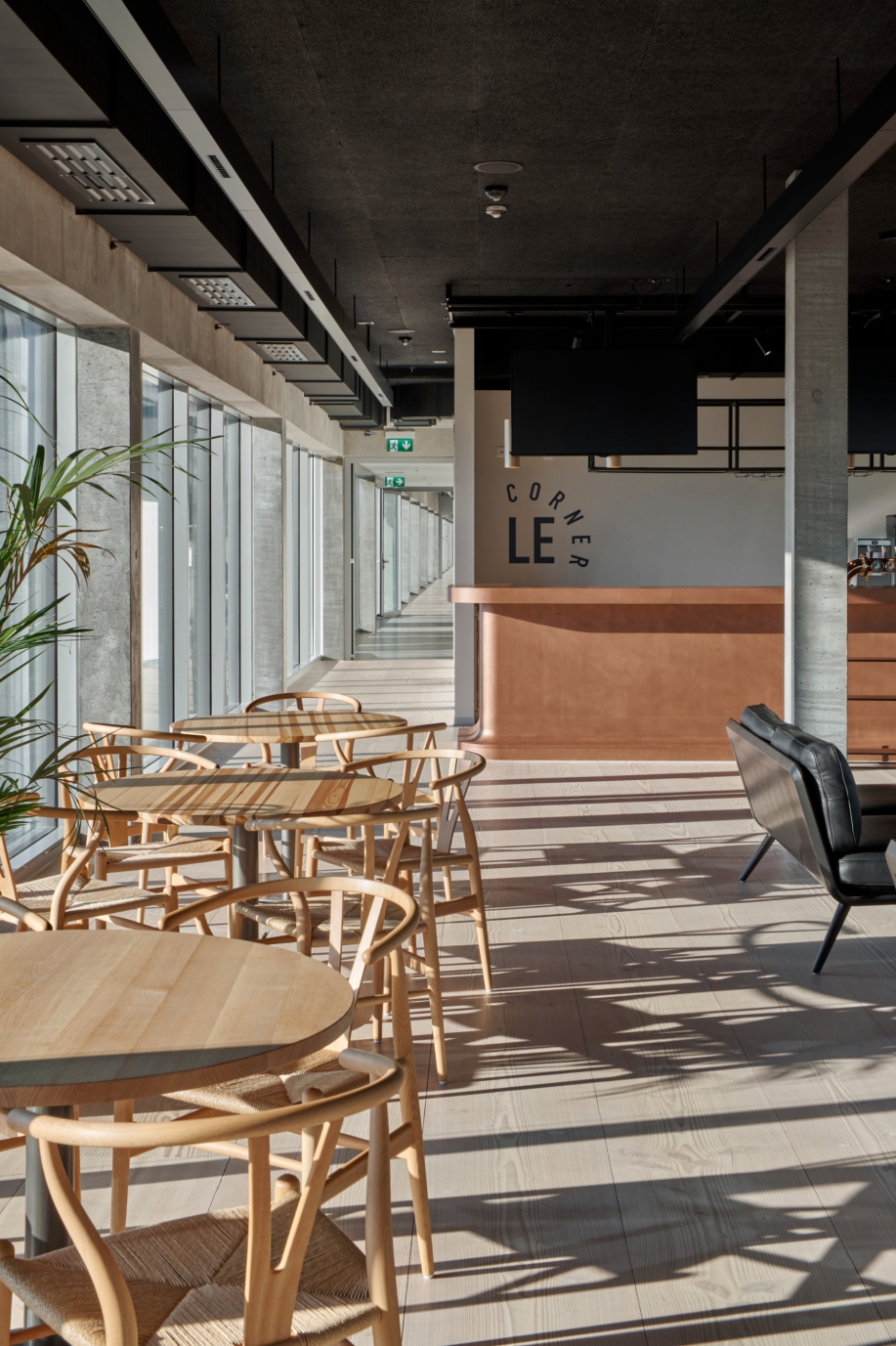 Aménagement intérieur du stade de football de la Tuilière à Lausanne, bureau d'architectes à Genève, corpus architecture urbanisme